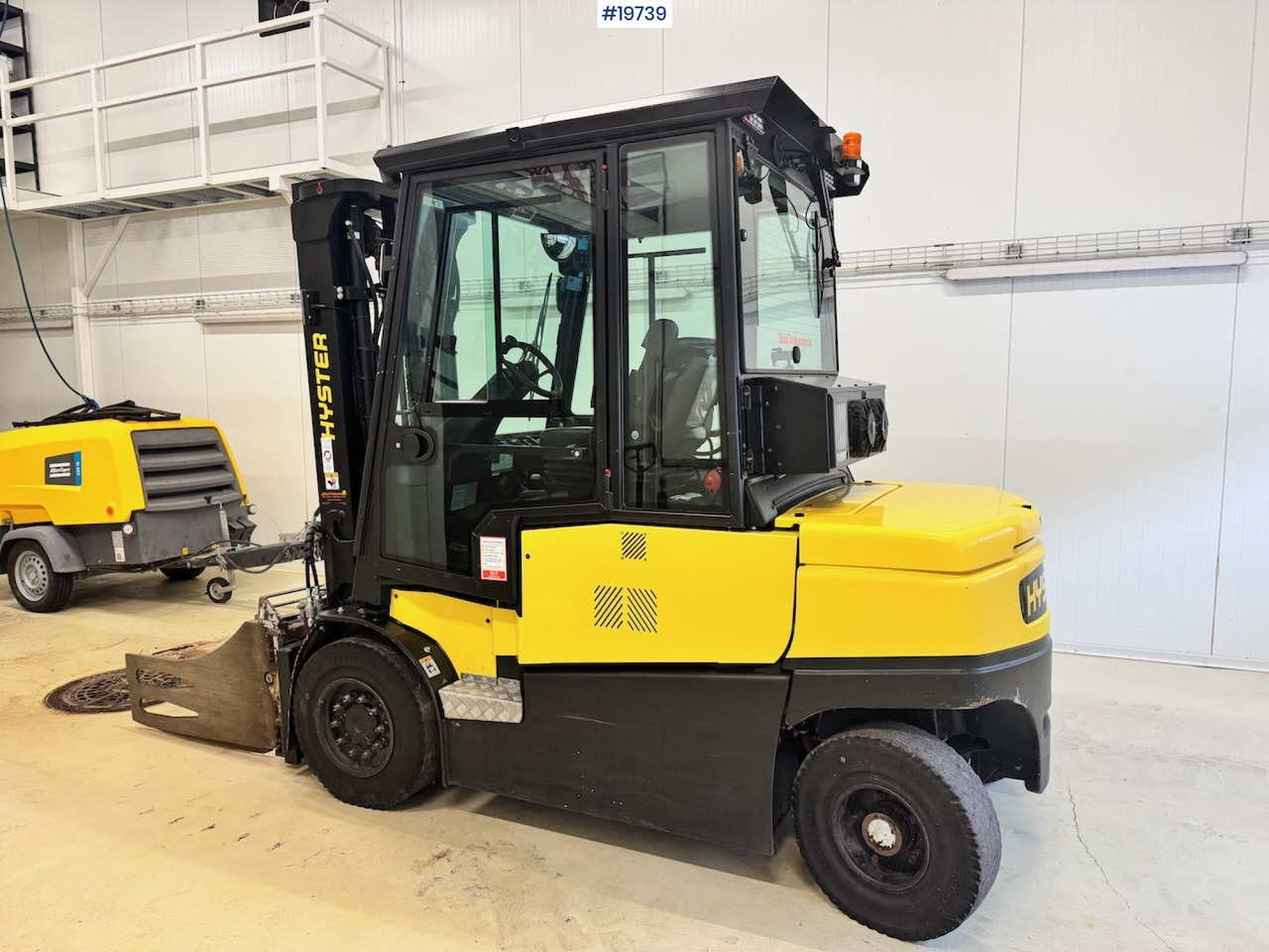 Hyster J4.0XN - Villás targonca: 2 kép. Hyster J4.0XN - Villás targonca: 2 kép.