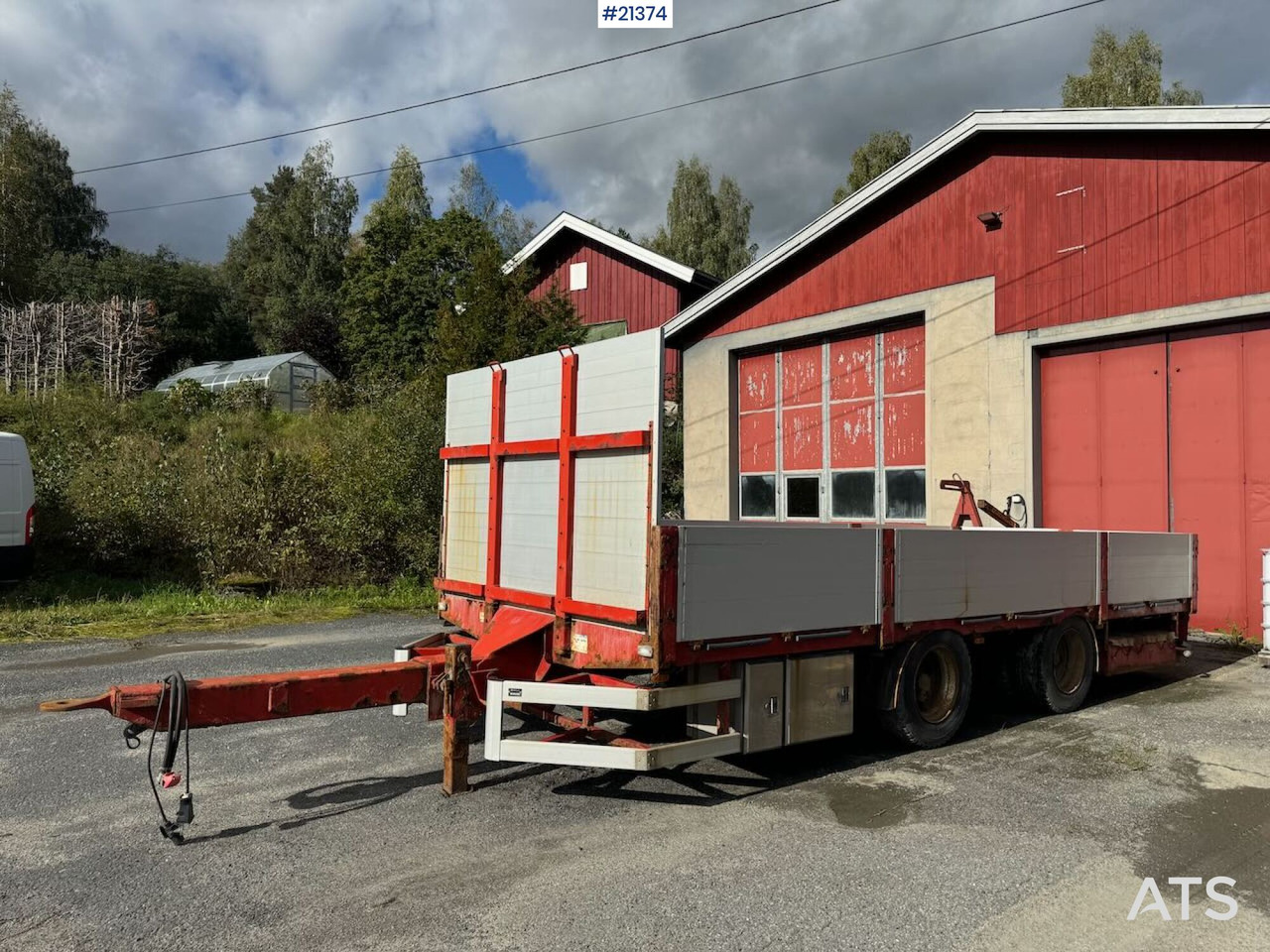 Istrail 2 akslet plankjerre - Platós pótkocsi: 2 kép. Istrail 2 akslet plankjerre - Platós pótkocsi: 2 kép.
