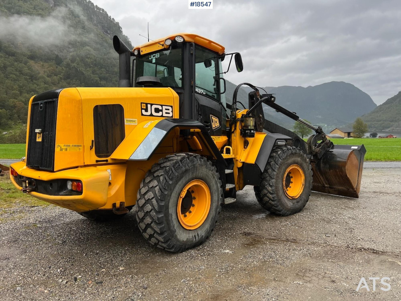 Jcb 437HT - Gumikerekes homlokrakodó: 1 kép. Jcb 437HT - Gumikerekes homlokrakodó: 1 kép.
