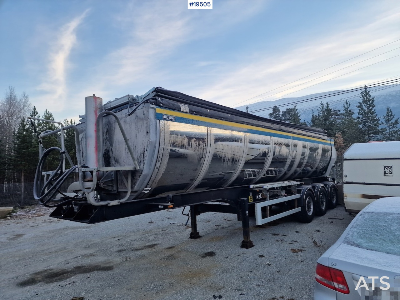 Kel-berg Asfaltsemi - Félpótkocsi billenőplatós: 1 kép. Kel-berg Asfaltsemi - Félpótkocsi billenőplatós: 1 kép.