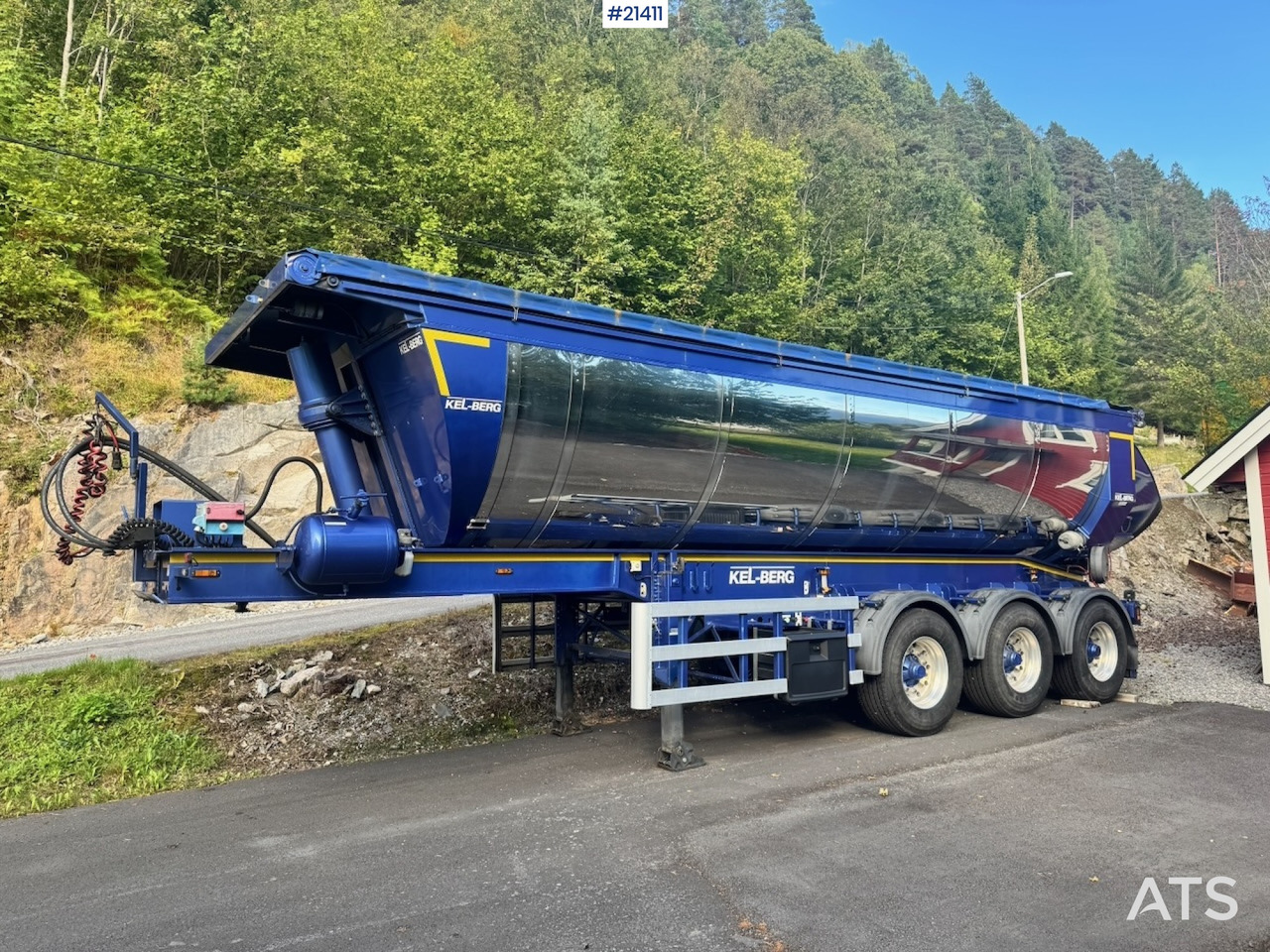 Kel-berg Asfaltsemi - Félpótkocsi billenőplatós: 2 kép. Kel-berg Asfaltsemi - Félpótkocsi billenőplatós: 2 kép.