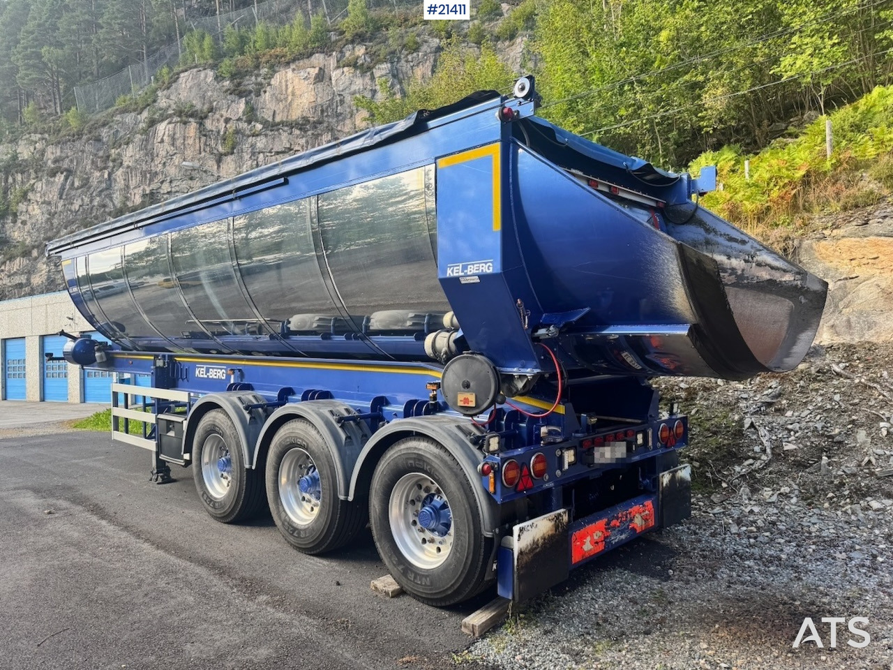 Kel-berg Asfaltsemi - Félpótkocsi billenőplatós: 4 kép. Kel-berg Asfaltsemi - Félpótkocsi billenőplatós: 4 kép.