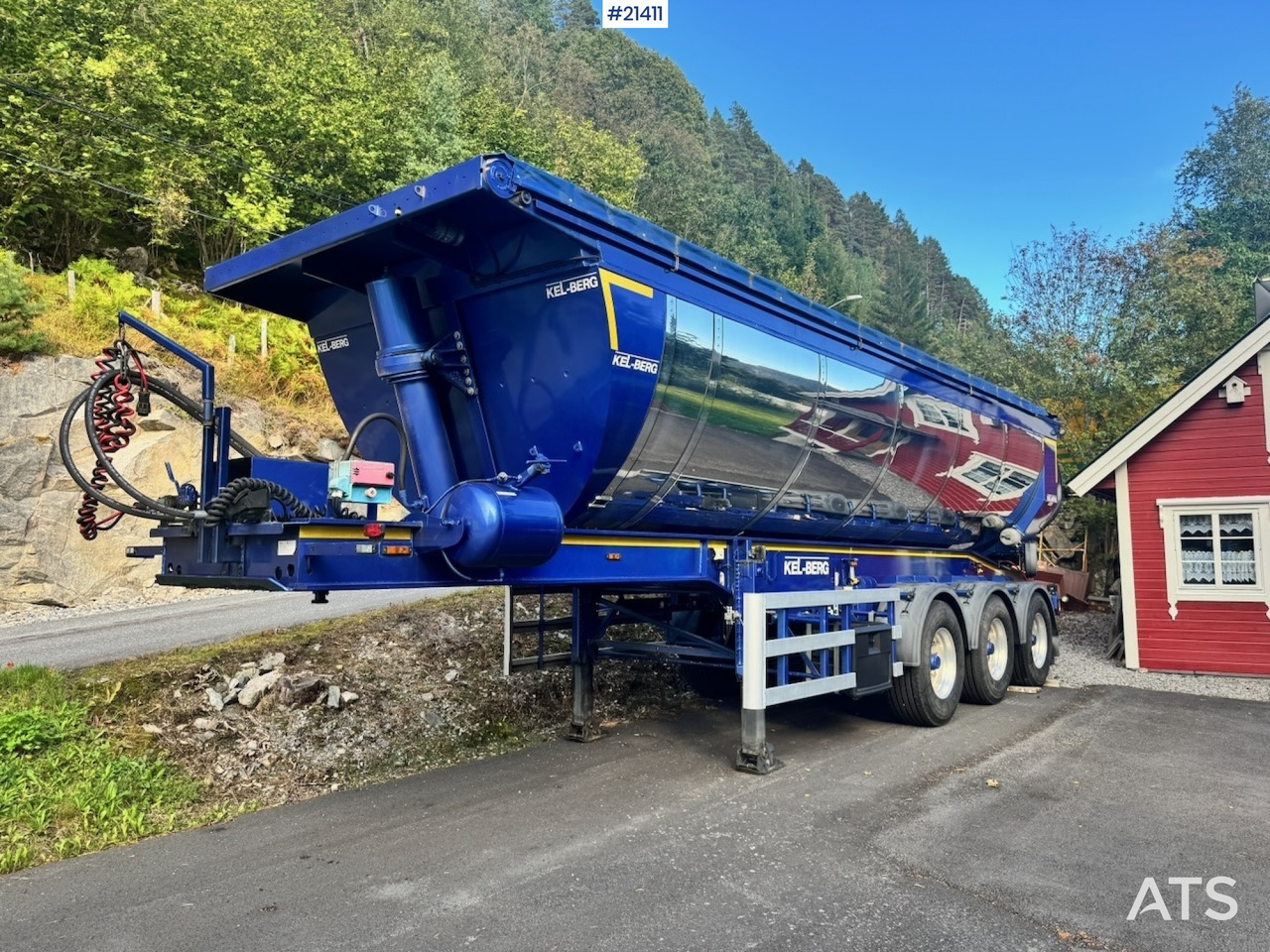 Kel-berg Asfaltsemi - Félpótkocsi billenőplatós: 1 kép. Kel-berg Asfaltsemi - Félpótkocsi billenőplatós: 1 kép.