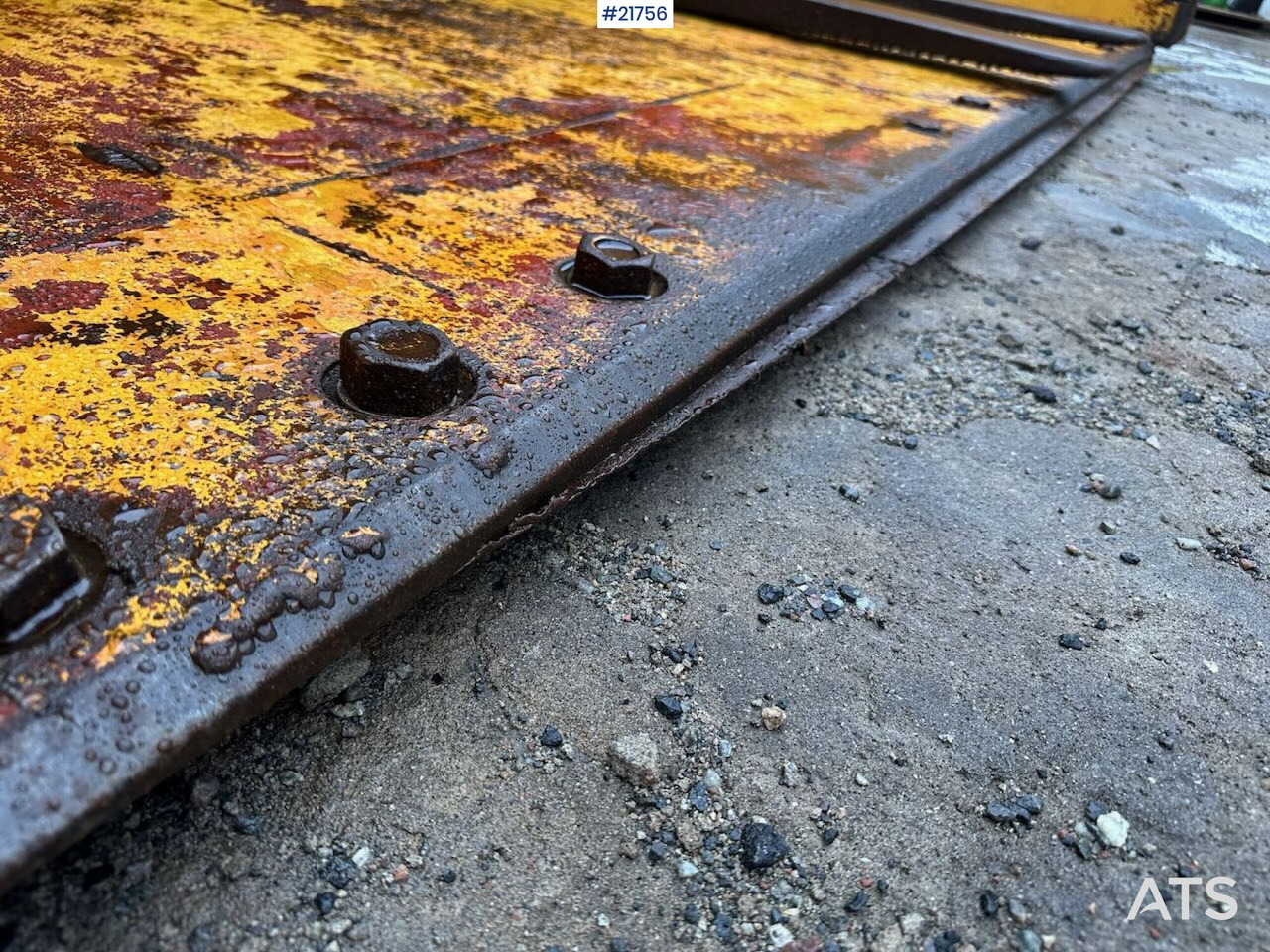 Klappvingeskuffe til hjullaster - Rakodókanál: 4 kép. Klappvingeskuffe til hjullaster - Rakodókanál: 4 kép.