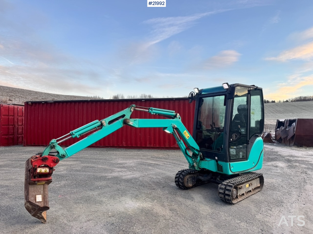 Kobelco 2016 Kobelco SK18 Minigraver m/ Powertilt, 3 skuffer,ripper, klype og Henger. - Minikotró: 1 kép. Kobelco 2016 Kobelco SK18 Minigraver m/ Powertilt, 3 skuffer,ripper, klype og Henger. - Minikotró: 1 kép.
