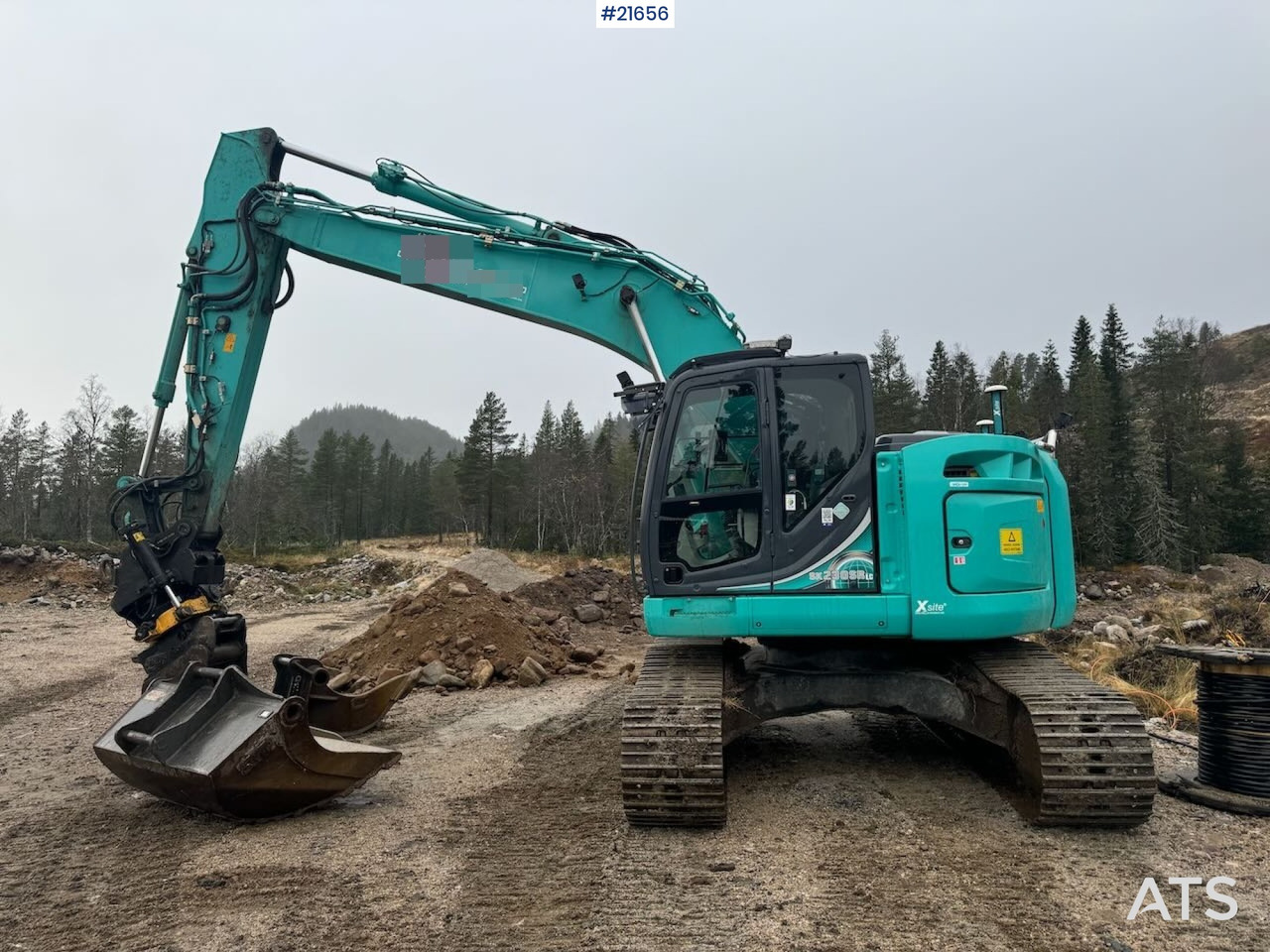 Kobelco SK230SRLC-5 Beltegraver m/ Tilt, Skuffe og GPS - Lánctalpas kotró: 2 kép. Kobelco SK230SRLC-5 Beltegraver m/ Tilt, Skuffe og GPS - Lánctalpas kotró: 2 kép.