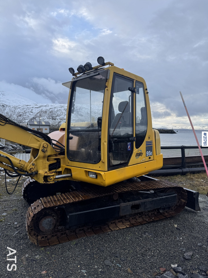 Komatsu 2003 Komatsu PC95R m/ skuffe - Lánctalpas kotró: 2 kép. Komatsu 2003 Komatsu PC95R m/ skuffe - Lánctalpas kotró: 2 kép.
