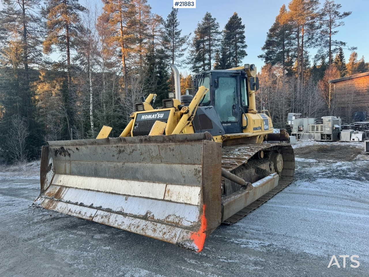 Komatsu D65 PX-15 - Buldózer: 1 kép. Komatsu D65 PX-15 - Buldózer: 1 kép.