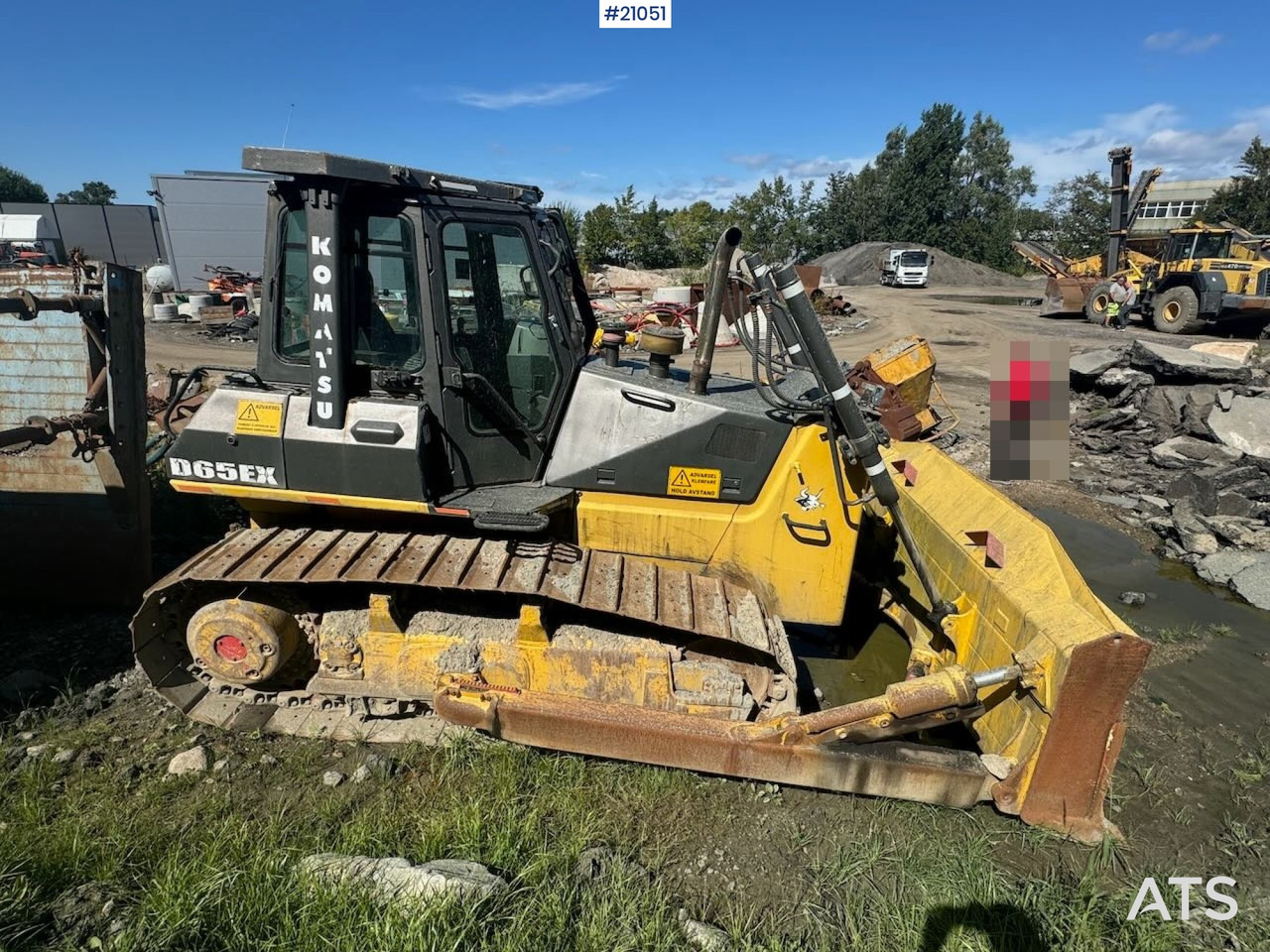 Komatsu D65EX - Buldózer: 5 kép. Komatsu D65EX - Buldózer: 5 kép.