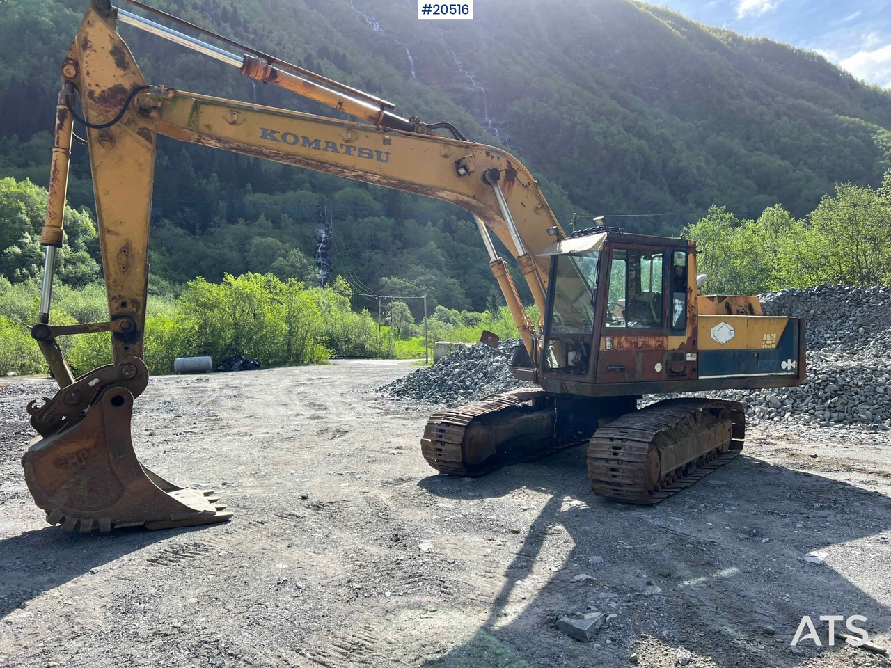 Komatsu PC200-3 - Kotrógép: 1 kép. Komatsu PC200-3 - Kotrógép: 1 kép.