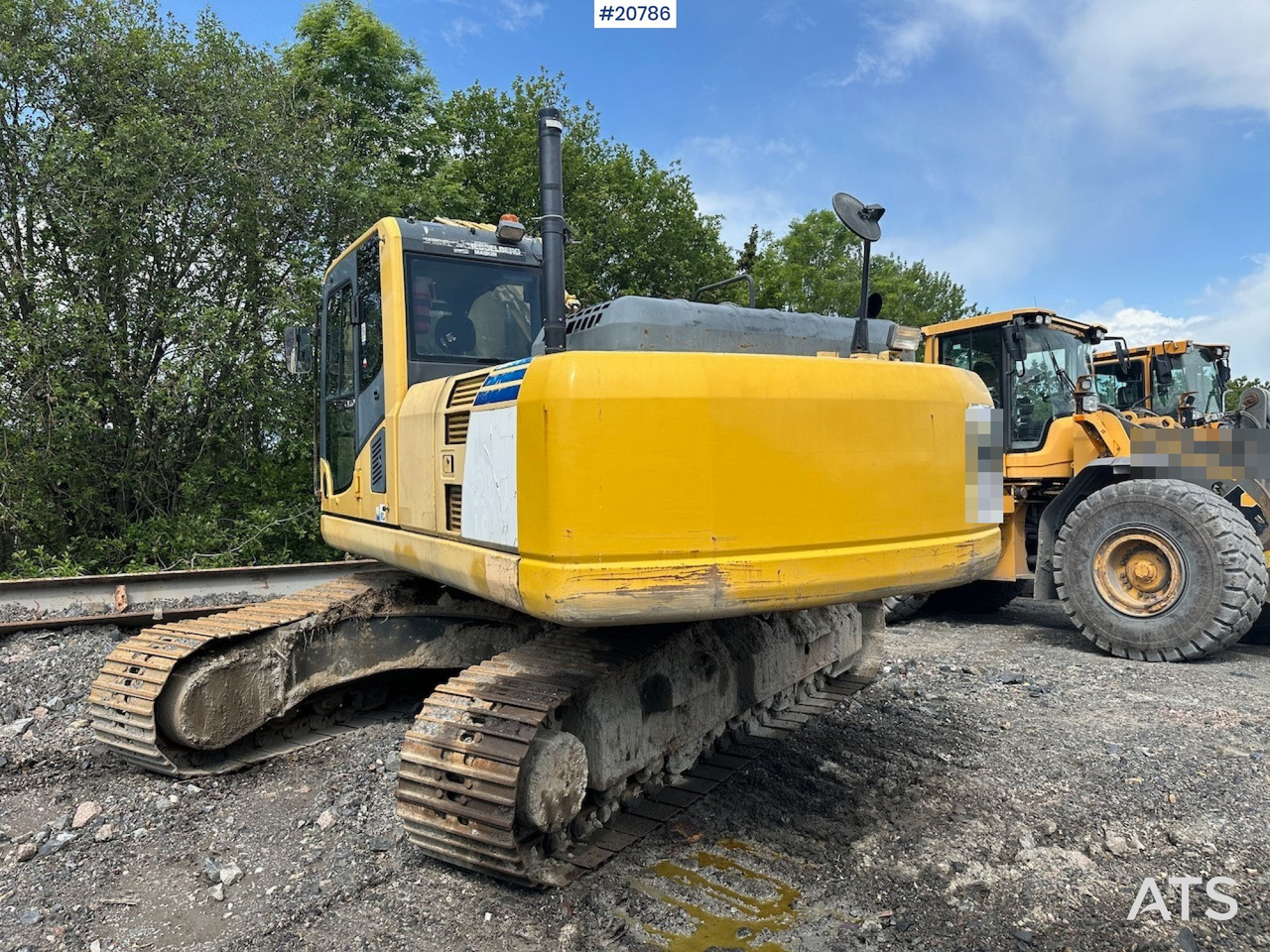 Komatsu PC210LC-8 - Lánctalpas kotró: 3 kép. Komatsu PC210LC-8 - Lánctalpas kotró: 3 kép.