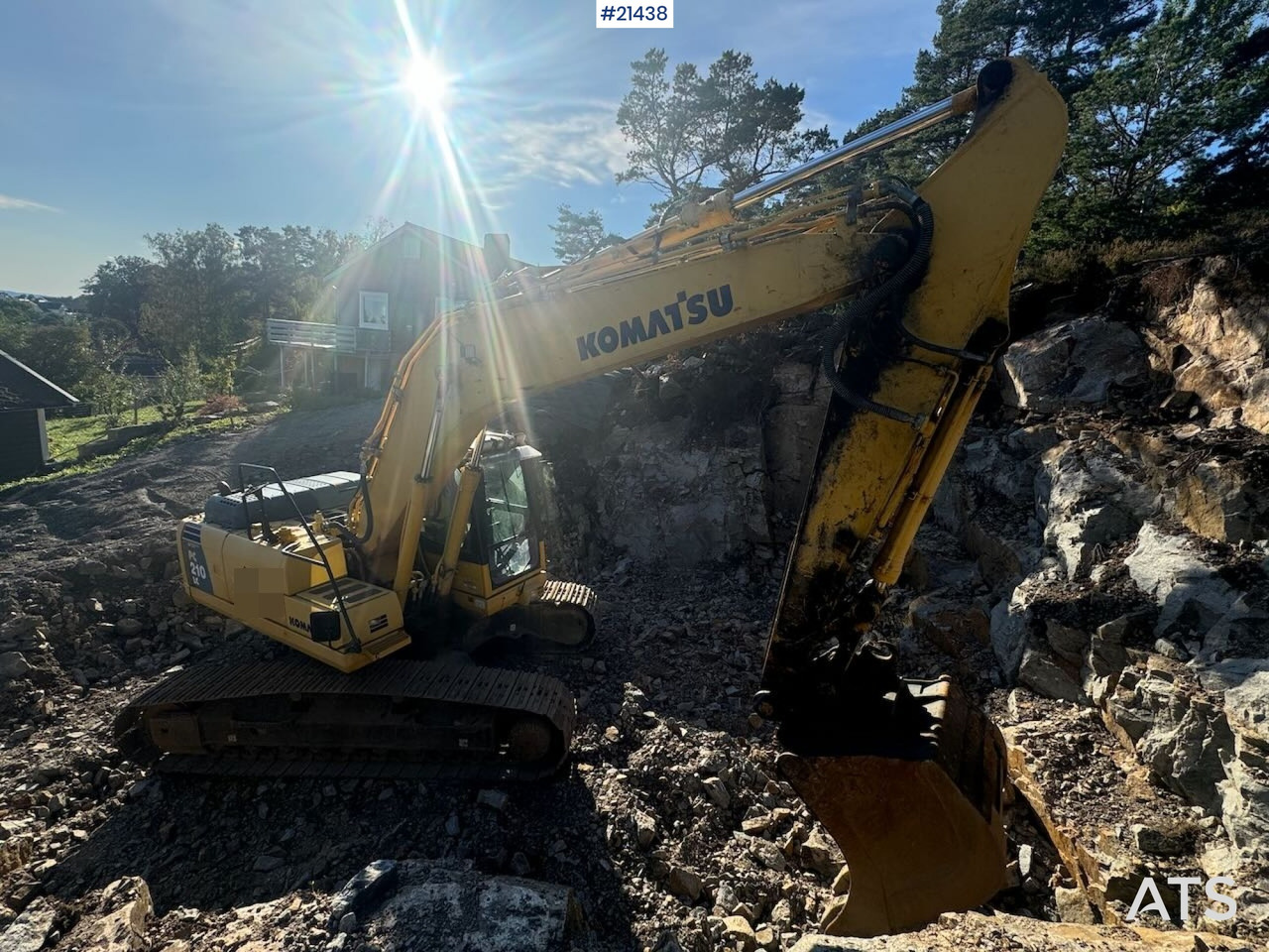 Komatsu PC210LC-8 - Lánctalpas kotró: 4 kép. Komatsu PC210LC-8 - Lánctalpas kotró: 4 kép.