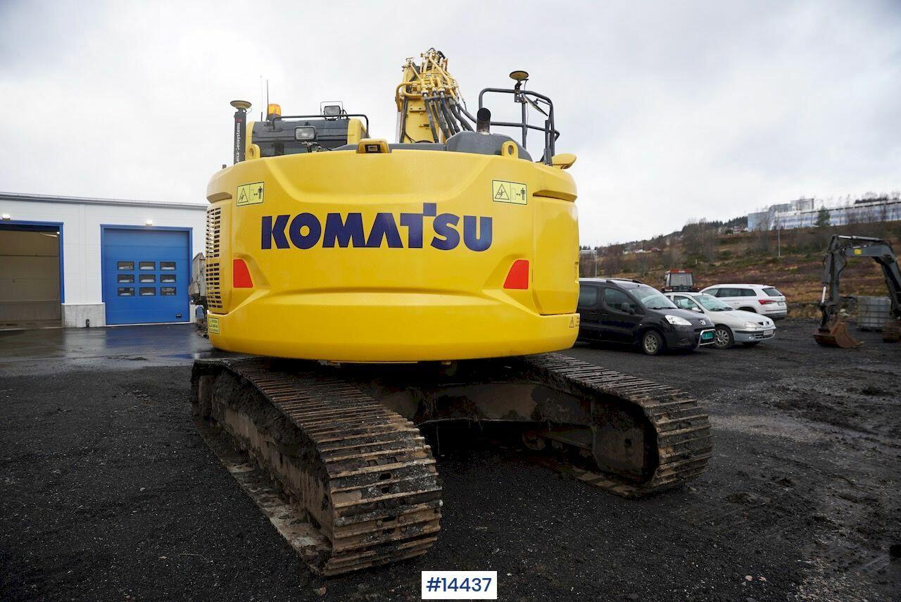Komatsu PC228USLC-10 - Kotrógép: 4 kép. Komatsu PC228USLC-10 - Kotrógép: 4 kép.