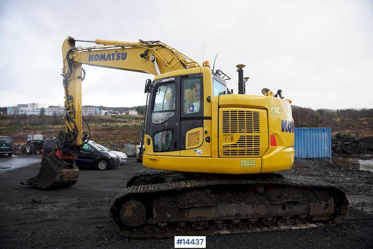 Komatsu PC228USLC-10 - Kotrógép: 2 kép. Komatsu PC228USLC-10 - Kotrógép: 2 kép.
