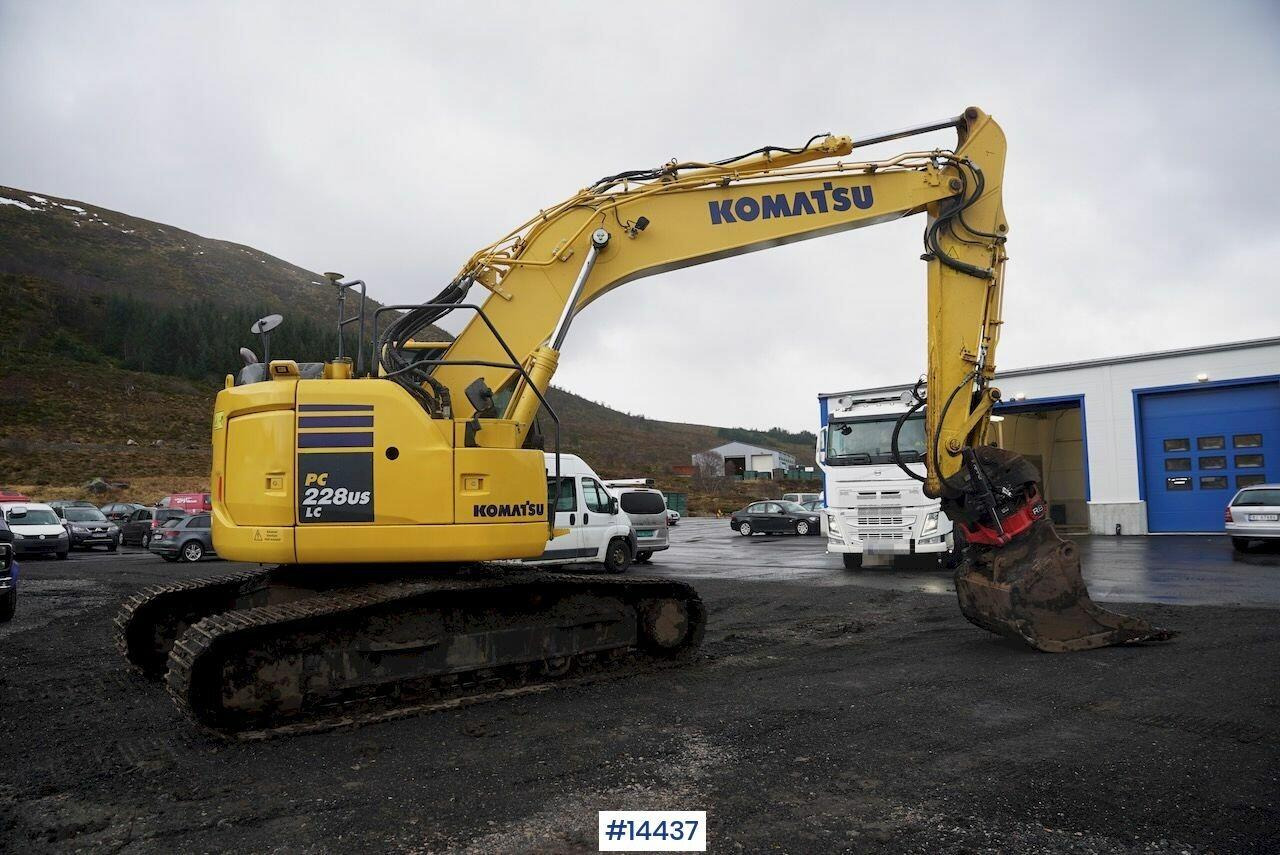 Komatsu PC228USLC-10 - Kotrógép: 5 kép. Komatsu PC228USLC-10 - Kotrógép: 5 kép.