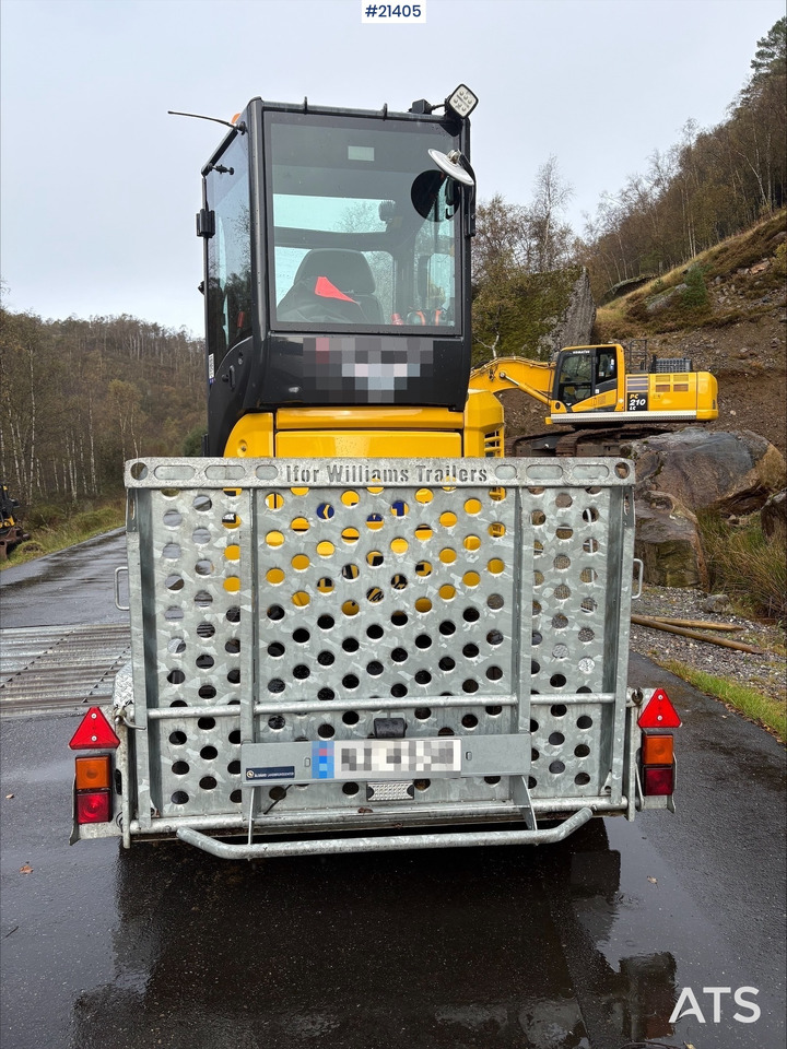 Komatsu PC24 MR-5 gravemaskin m/ pusseskuffe, rototilt, smalskuffe, graveskuffe og klype - Minikotró: 2 kép. Komatsu PC24 MR-5 gravemaskin m/ pusseskuffe, rototilt, smalskuffe, graveskuffe og klype - Minikotró: 2 kép.