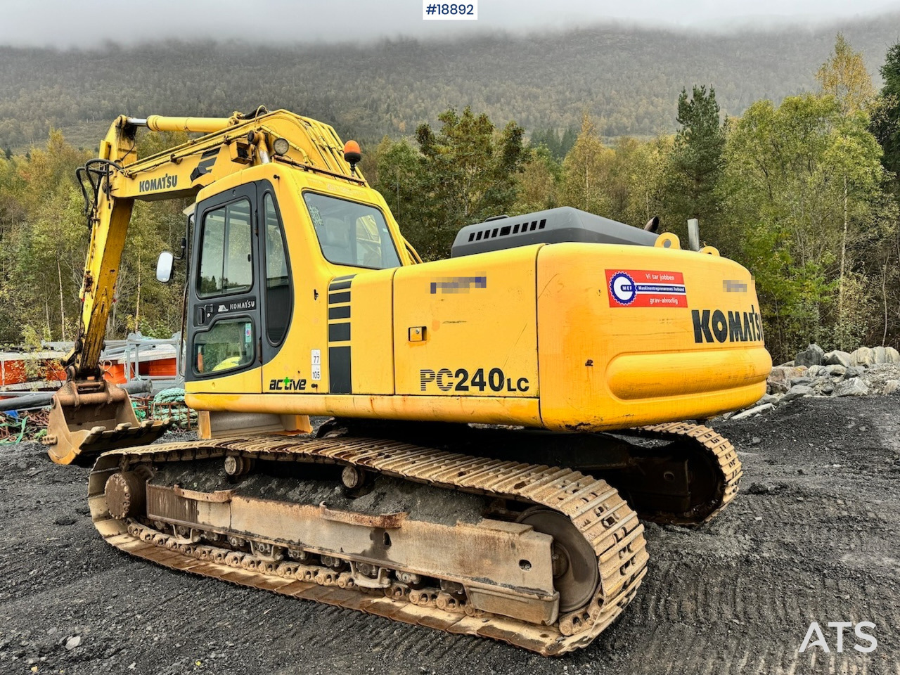 Komatsu PC240LC-6K Beltegraver m/ Graveskuffe - Kotrógép: 3 kép. Komatsu PC240LC-6K Beltegraver m/ Graveskuffe - Kotrógép: 3 kép.