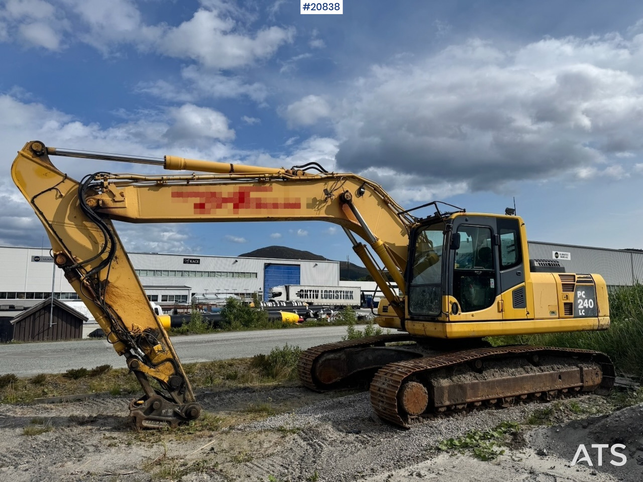 Komatsu PC240LC-8 - Lánctalpas kotró: 2 kép. Komatsu PC240LC-8 - Lánctalpas kotró: 2 kép.