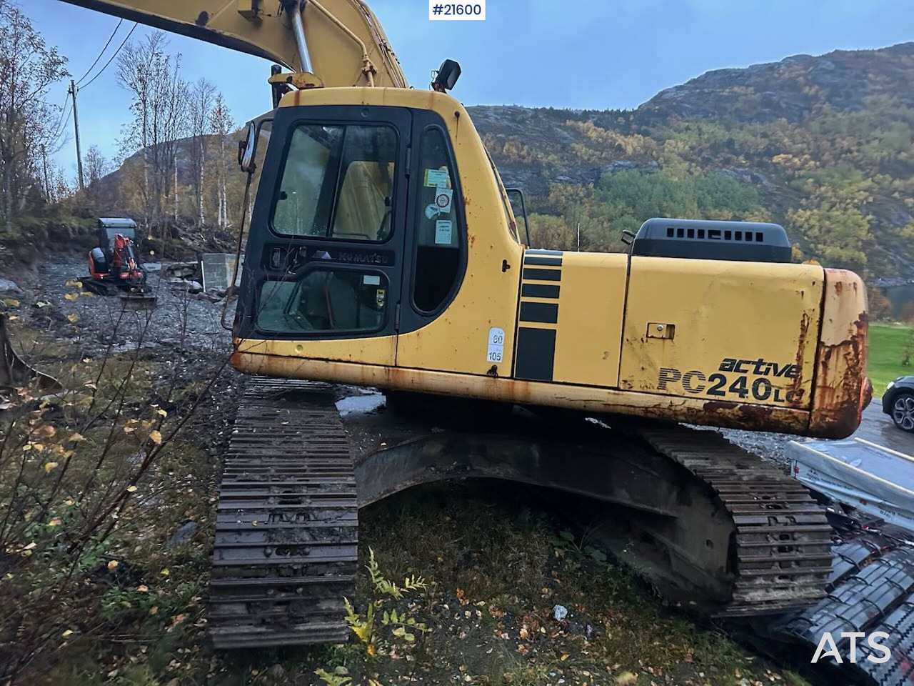 Komatsu PC240LC gravemaskin - Lánctalpas kotró: 5 kép. Komatsu PC240LC gravemaskin - Lánctalpas kotró: 5 kép.
