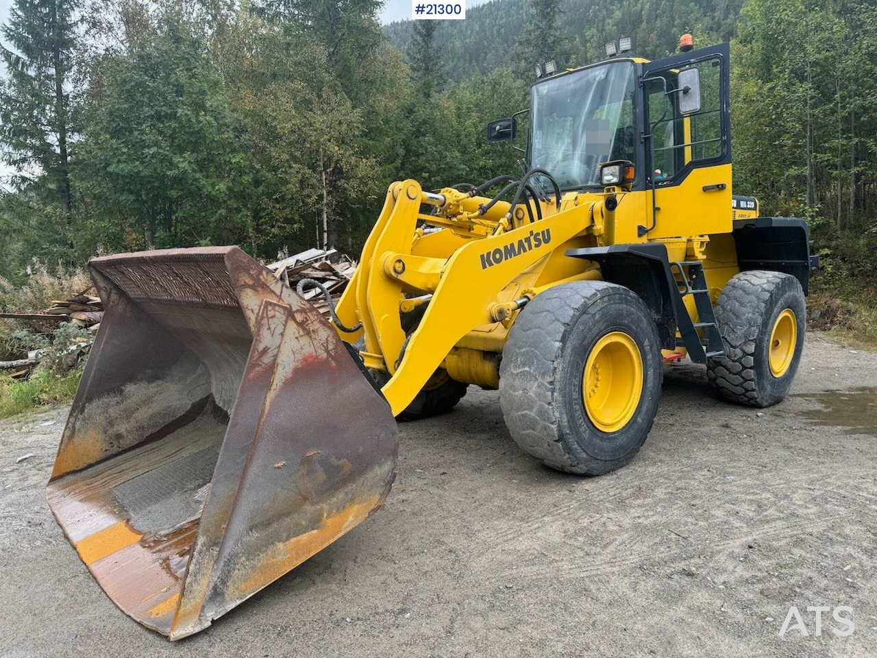 Komatsu WA320-3H - Gumikerekes homlokrakodó: 1 kép. Komatsu WA320-3H - Gumikerekes homlokrakodó: 1 kép.
