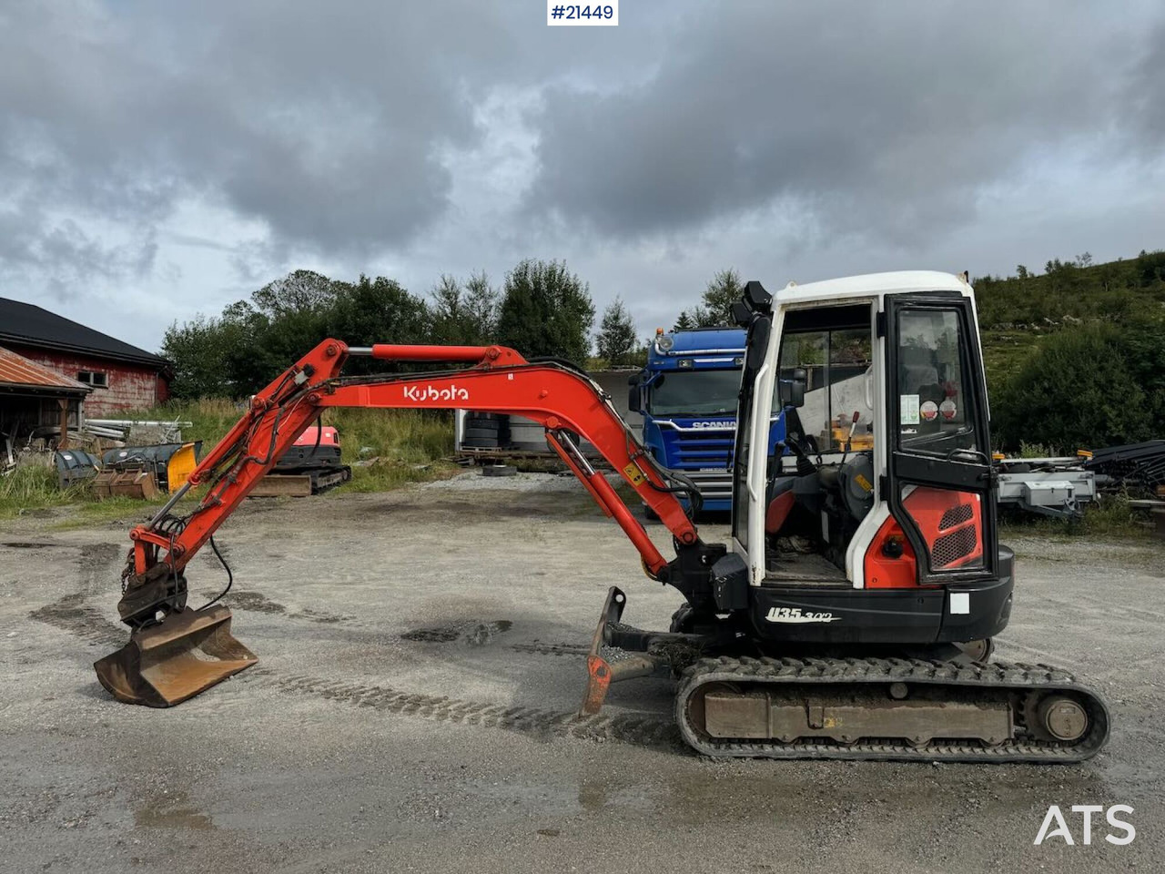 Kubota U35-3 - Minikotró: 2 kép. Kubota U35-3 - Minikotró: 2 kép.