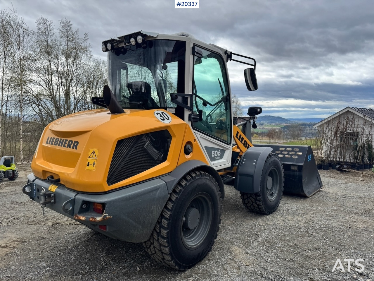 Liebherr L506C - Gumikerekes homlokrakodó: 5 kép. Liebherr L506C - Gumikerekes homlokrakodó: 5 kép.