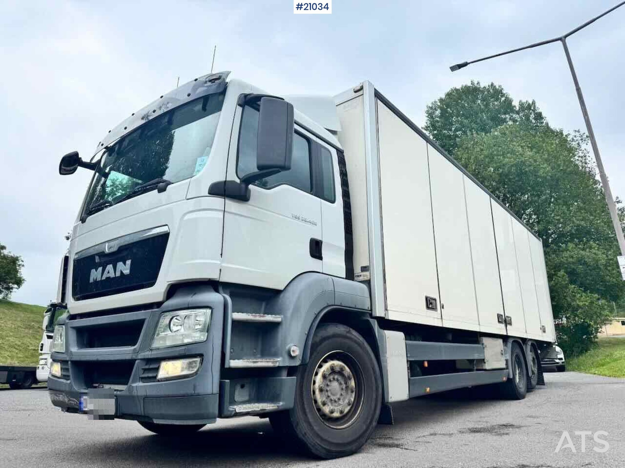 MAN TGS 26.400 - Dobozos felépítményű teherautó: 1 kép. MAN TGS 26.400 - Dobozos felépítményű teherautó: 1 kép.