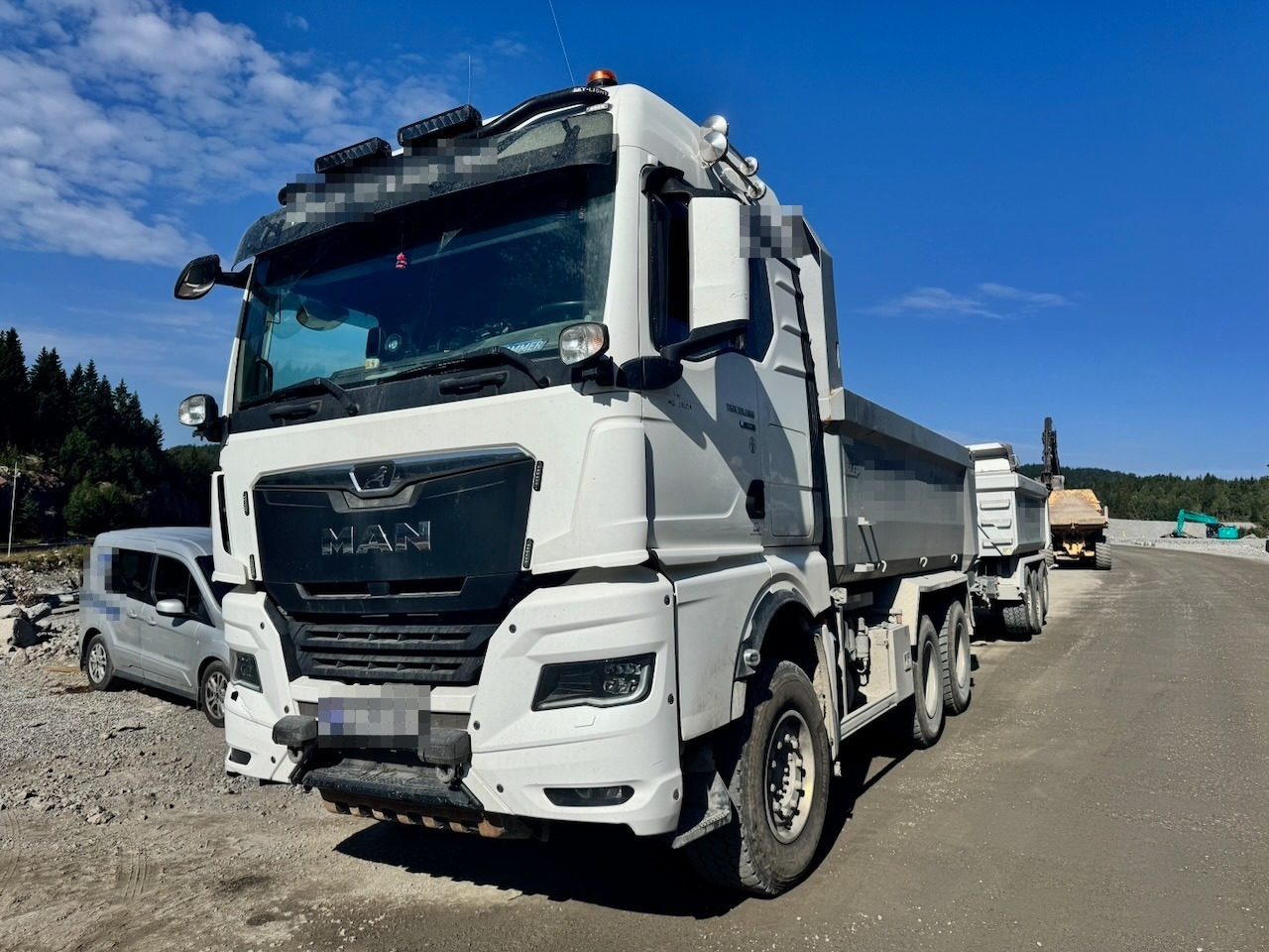 MAN TGX 33.580 - Billenőplatós teherautó: 2 kép. MAN TGX 33.580 - Billenőplatós teherautó: 2 kép.