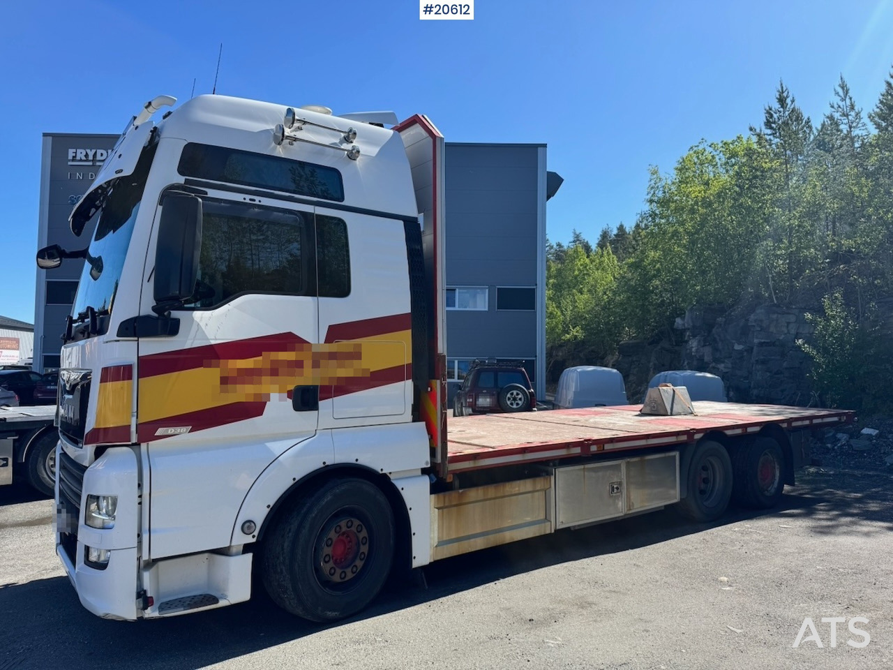 MAN TGX 580 - Platós teherautó: 2 kép. MAN TGX 580 - Platós teherautó: 2 kép.