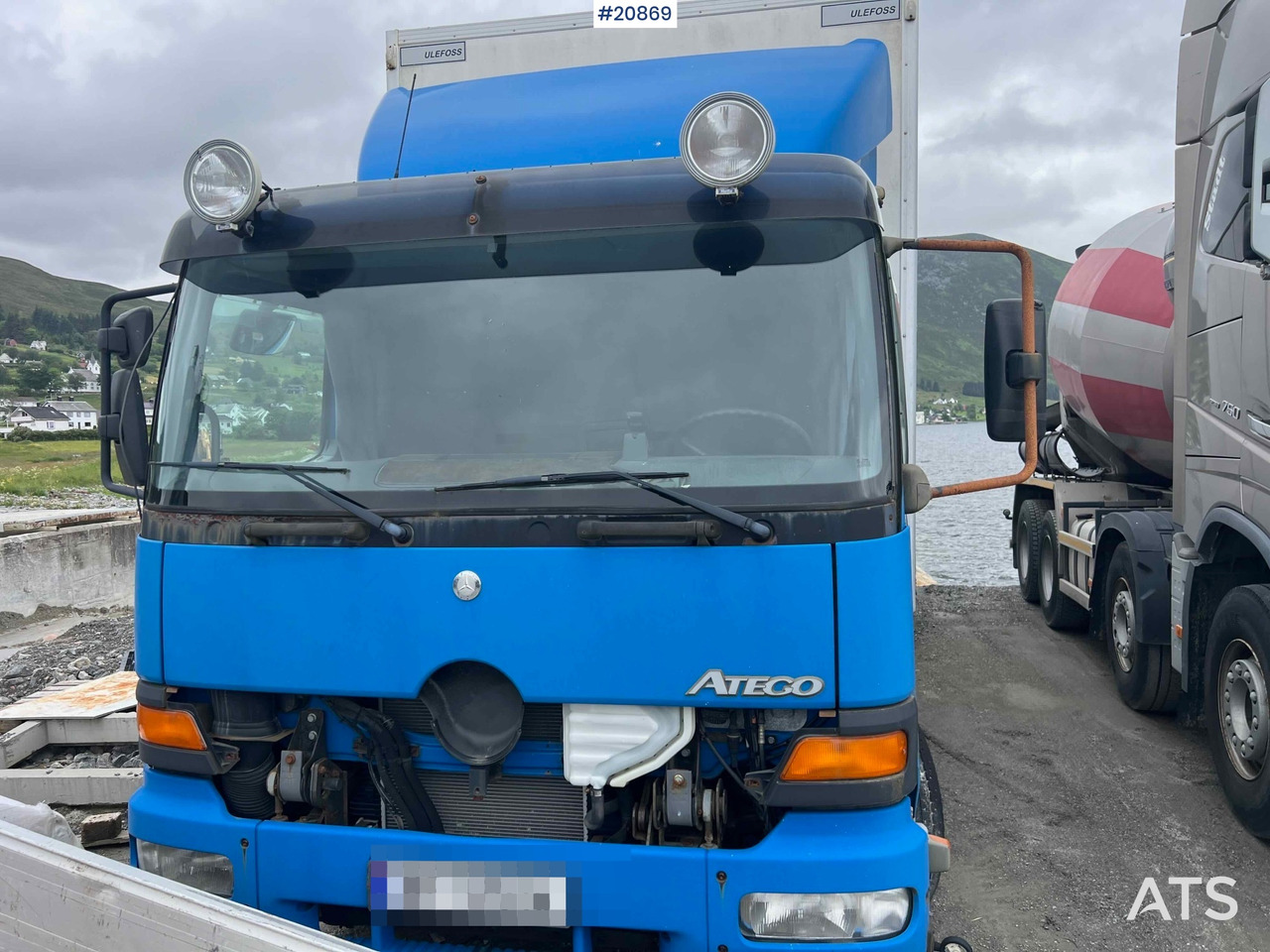 Mercedes 1523 - Dobozos felépítményű teherautó: 2 kép. Mercedes 1523 - Dobozos felépítményű teherautó: 2 kép.