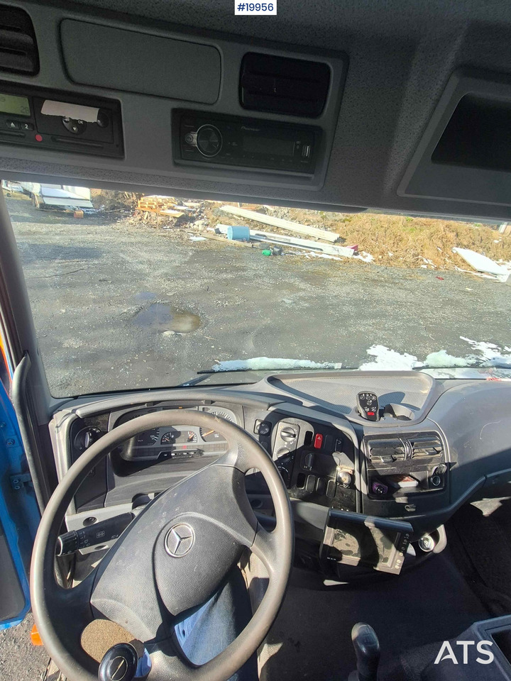 Mercedes 818 - Dobozos felépítményű teherautó: 5 kép. Mercedes 818 - Dobozos felépítményű teherautó: 5 kép.