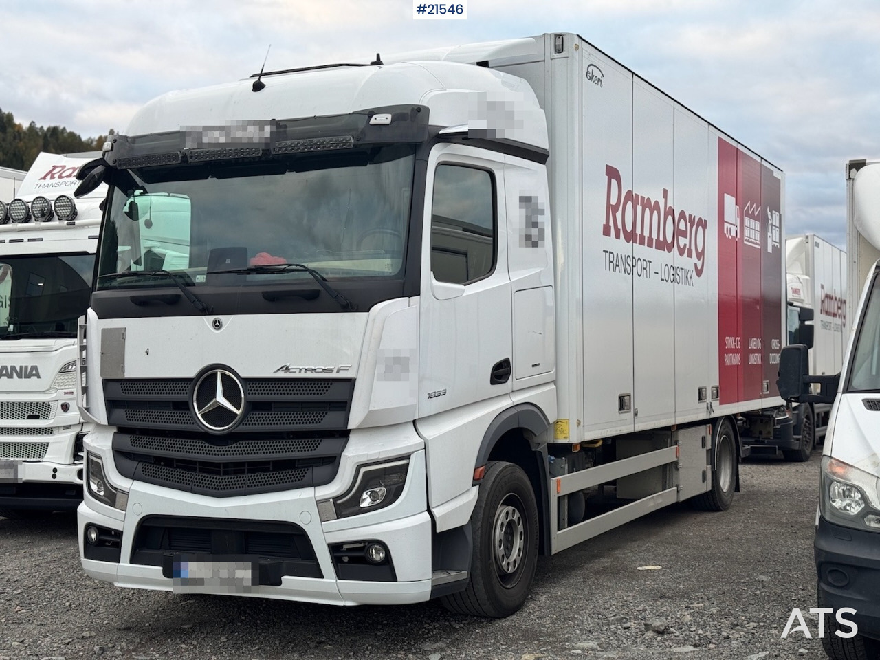 Mercedes Actros 1833 - Dobozos felépítményű teherautó: 2 kép. Mercedes Actros 1833 - Dobozos felépítményű teherautó: 2 kép.