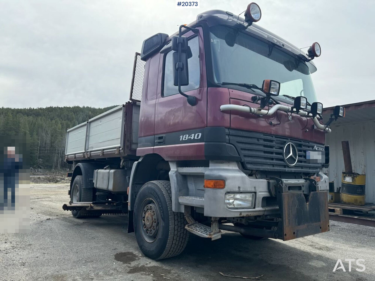 Mercedes Actros 1840 - Billenőplatós teherautó: 1 kép. Mercedes Actros 1840 - Billenőplatós teherautó: 1 kép.