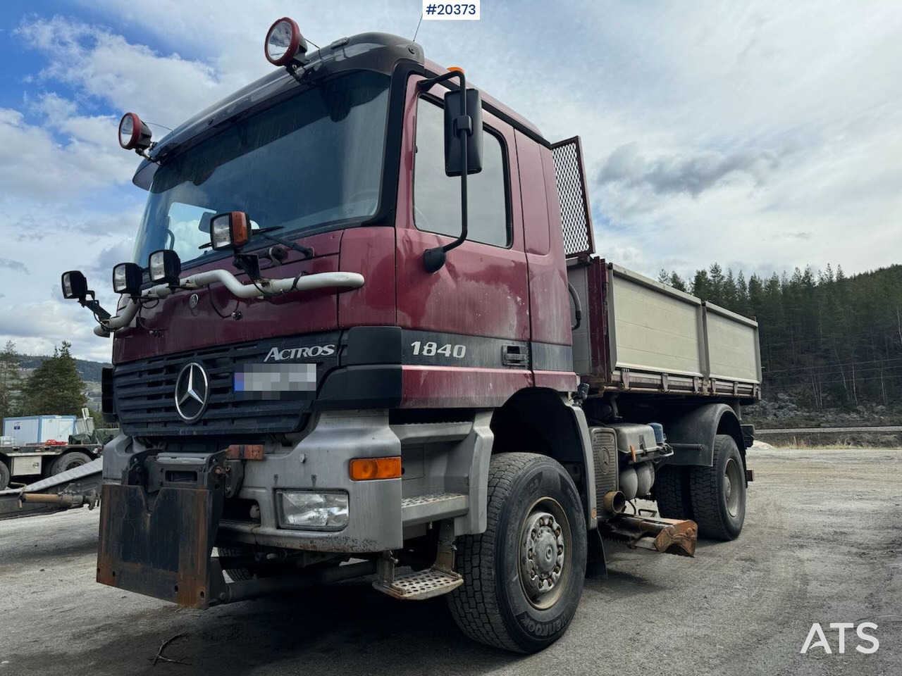 Mercedes Actros 1840 - Billenőplatós teherautó: 3 kép. Mercedes Actros 1840 - Billenőplatós teherautó: 3 kép.