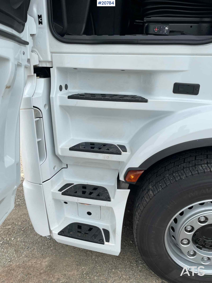 Dobozos felépítményű teherautó Mercedes Actros: 31 kép.