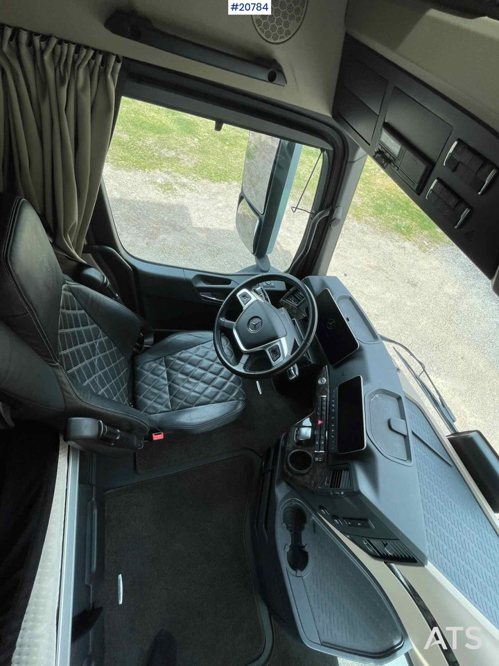 Dobozos felépítményű teherautó Mercedes Actros: 34 kép.