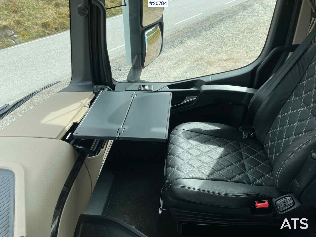 Dobozos felépítményű teherautó Mercedes Actros: 40 kép.