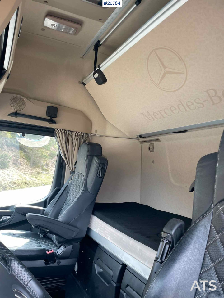 Dobozos felépítményű teherautó Mercedes Actros: 33 kép.