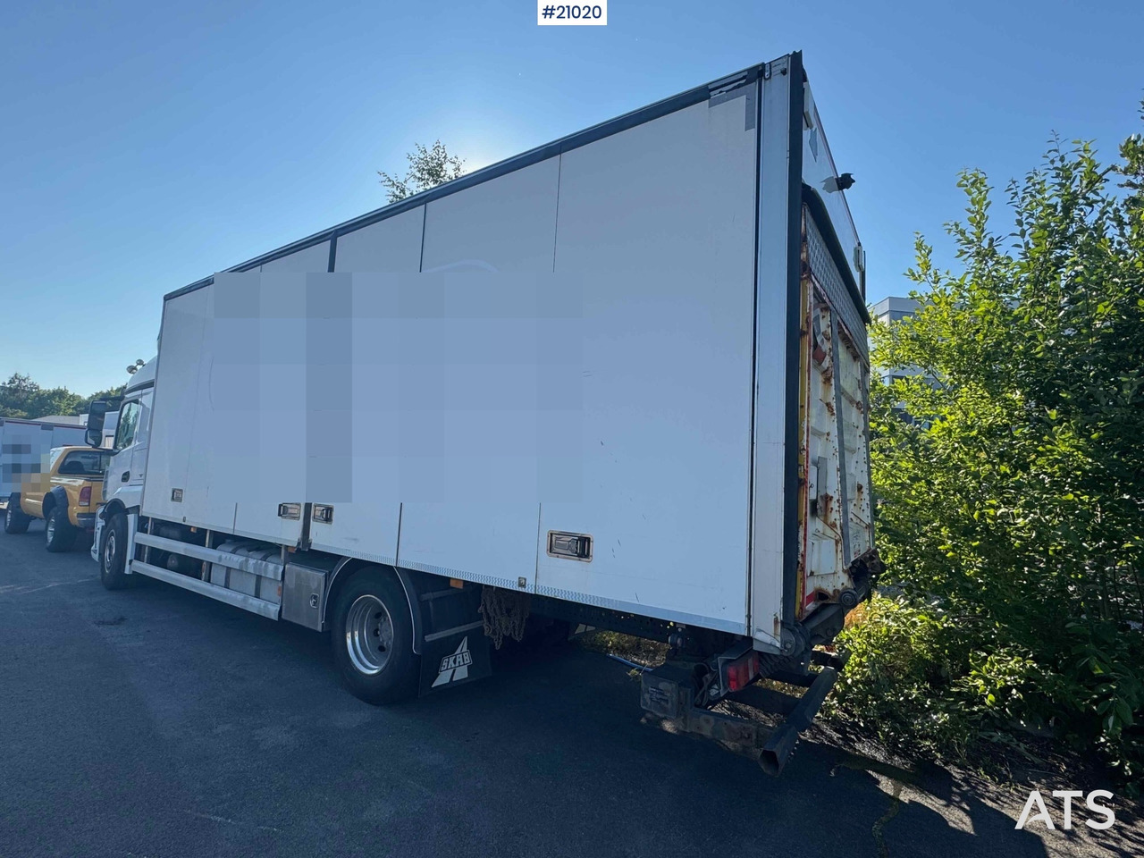Mercedes Actros - Dobozos felépítményű teherautó: 4 kép. Mercedes Actros - Dobozos felépítményű teherautó: 4 kép.