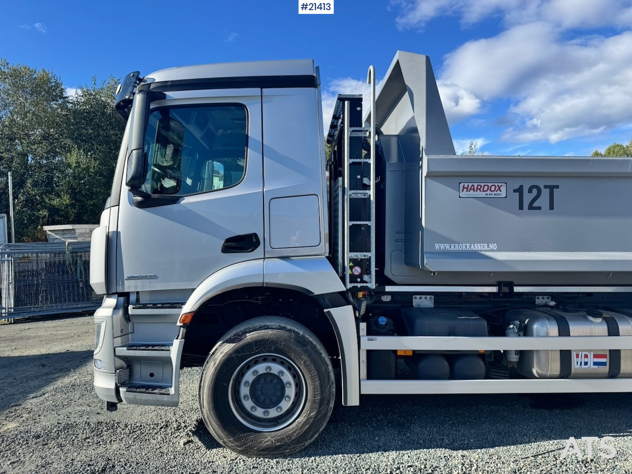 Mercedes Arocs 2543 - Horgos rakodó teherautó: 4 kép. Mercedes Arocs 2543 - Horgos rakodó teherautó: 4 kép.