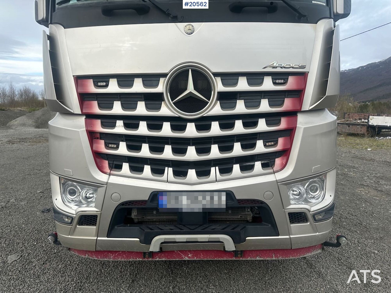 Billenőplatós teherautó Mercedes Arocs 2658: 10 kép.