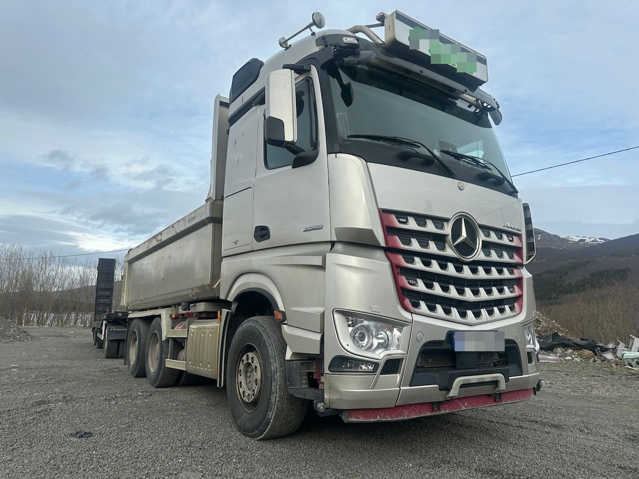 Mercedes Arocs 2658 - Billenőplatós teherautó: 1 kép. Mercedes Arocs 2658 - Billenőplatós teherautó: 1 kép.