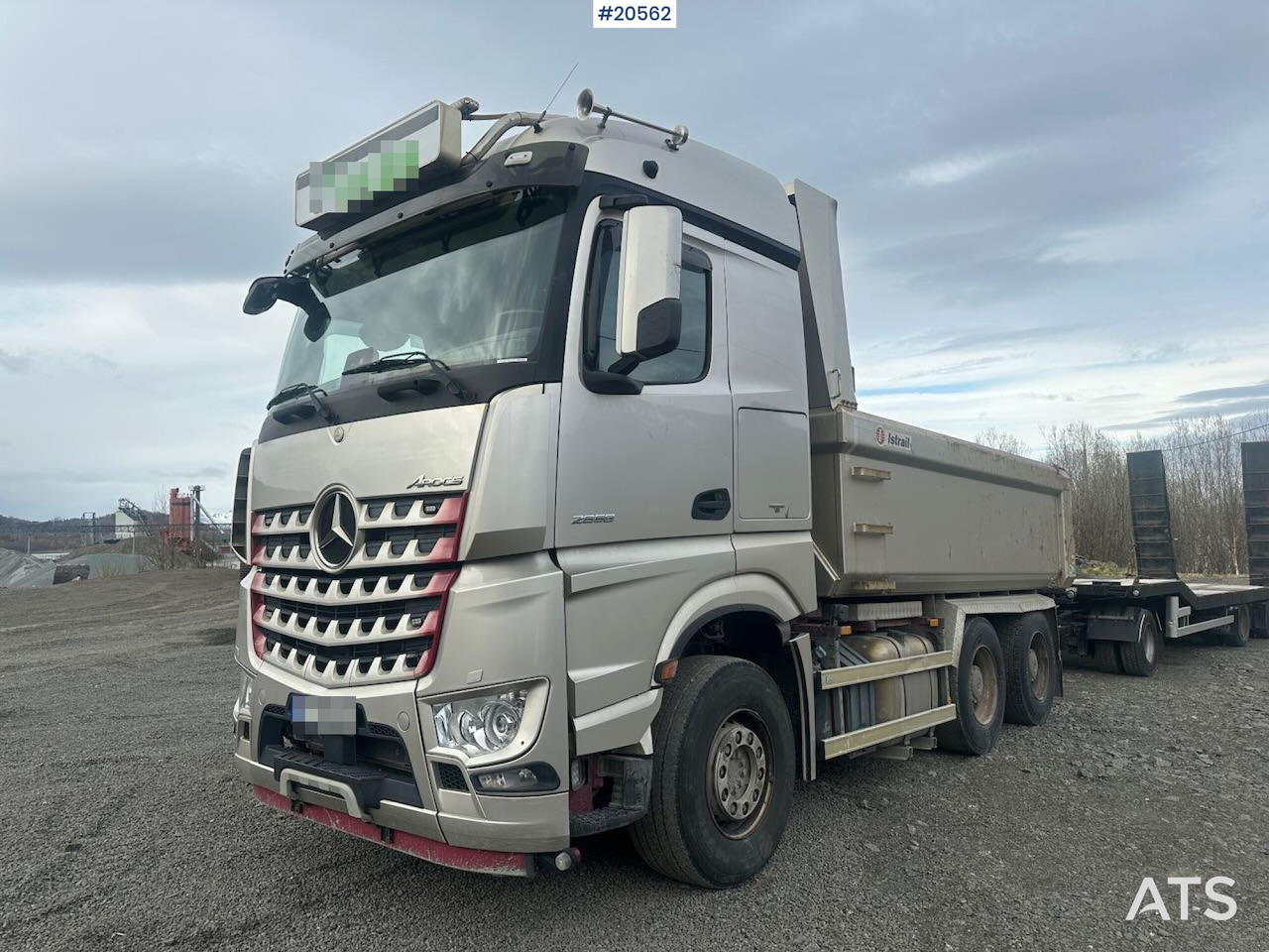Billenőplatós teherautó Mercedes Arocs 2658: 8 kép.