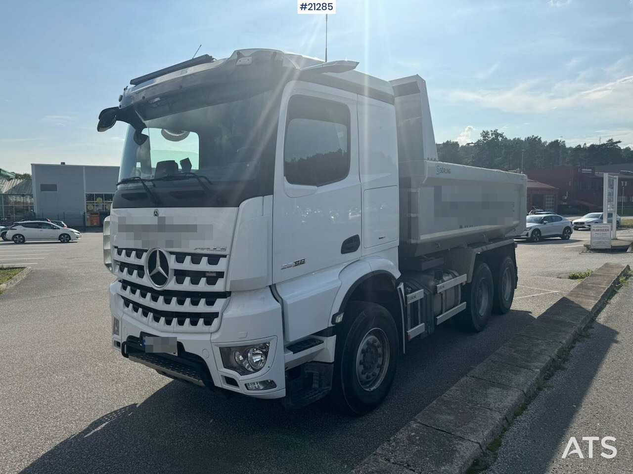 Mercedes Arocs - Billenőplatós teherautó: 2 kép. Mercedes Arocs - Billenőplatós teherautó: 2 kép.