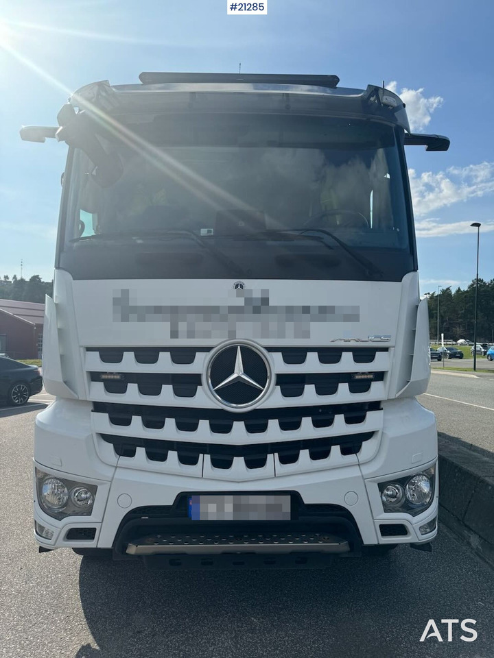 Mercedes Arocs - Billenőplatós teherautó: 3 kép. Mercedes Arocs - Billenőplatós teherautó: 3 kép.