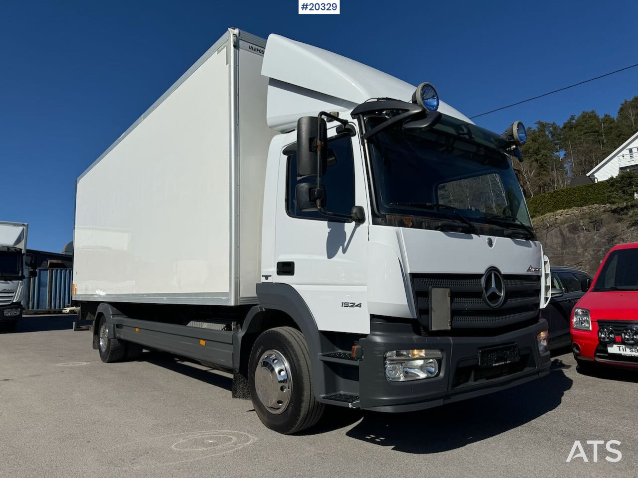 Mercedes Atego 1524 - Dobozos felépítményű teherautó: 1 kép. Mercedes Atego 1524 - Dobozos felépítményű teherautó: 1 kép.