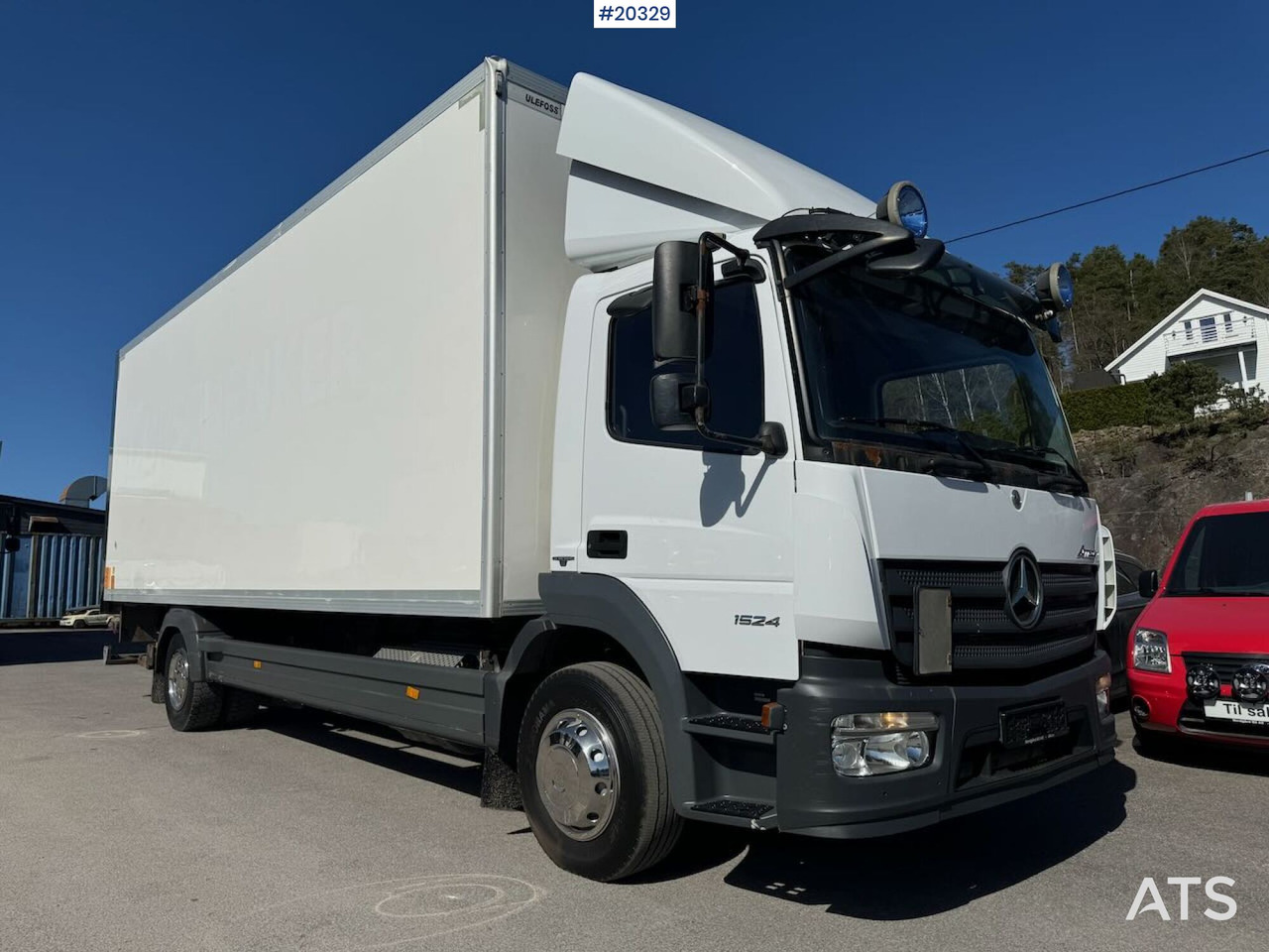 Mercedes Atego 1524 - Dobozos felépítményű teherautó: 2 kép. Mercedes Atego 1524 - Dobozos felépítményű teherautó: 2 kép.