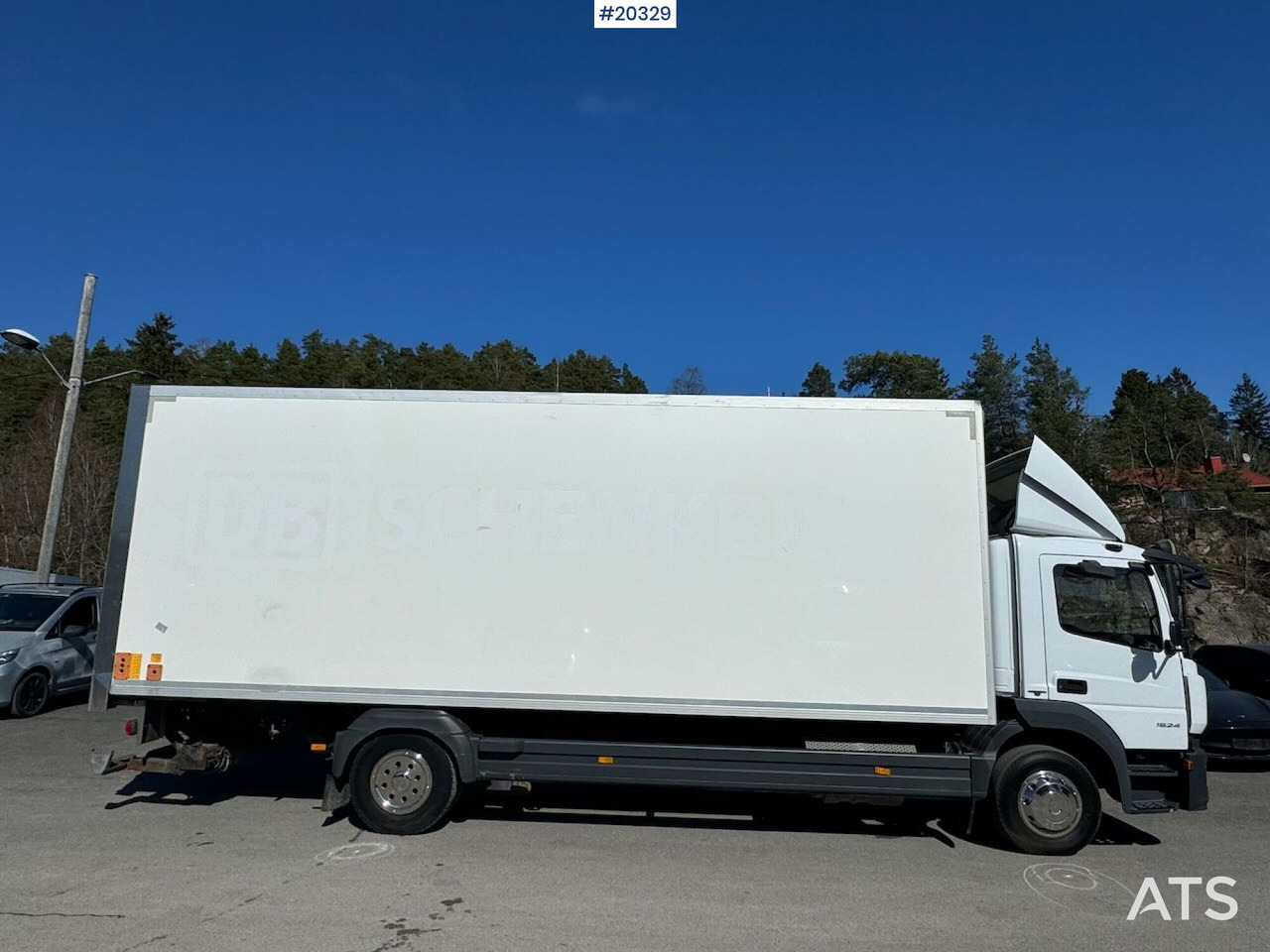 Mercedes Atego 1524 - Dobozos felépítményű teherautó: 3 kép. Mercedes Atego 1524 - Dobozos felépítményű teherautó: 3 kép.