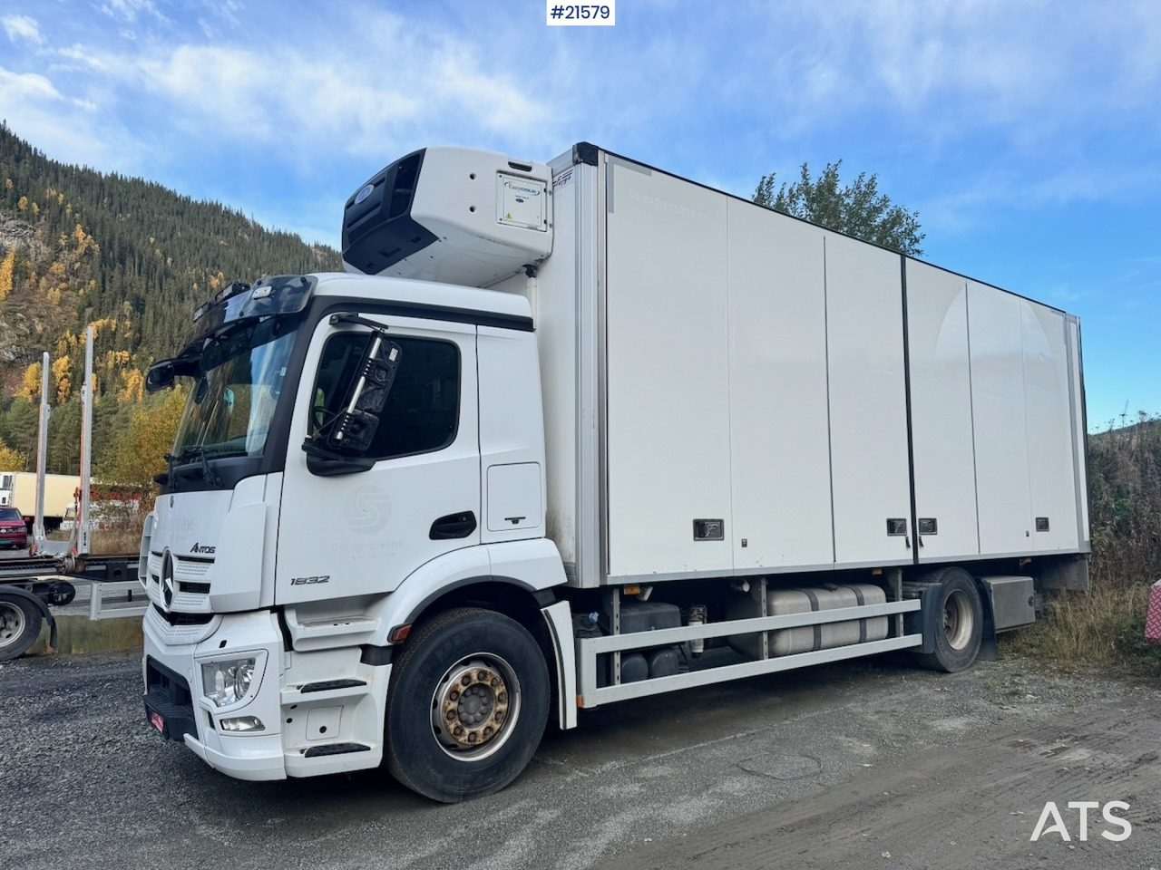 Mercedes-Benz Antos 1832 m/ Full sideåpning og Kjøl/frys. - Dobozos felépítményű teherautó: 2 kép. Mercedes-Benz Antos 1832 m/ Full sideåpning og Kjøl/frys. - Dobozos felépítményű teherautó: 2 kép.