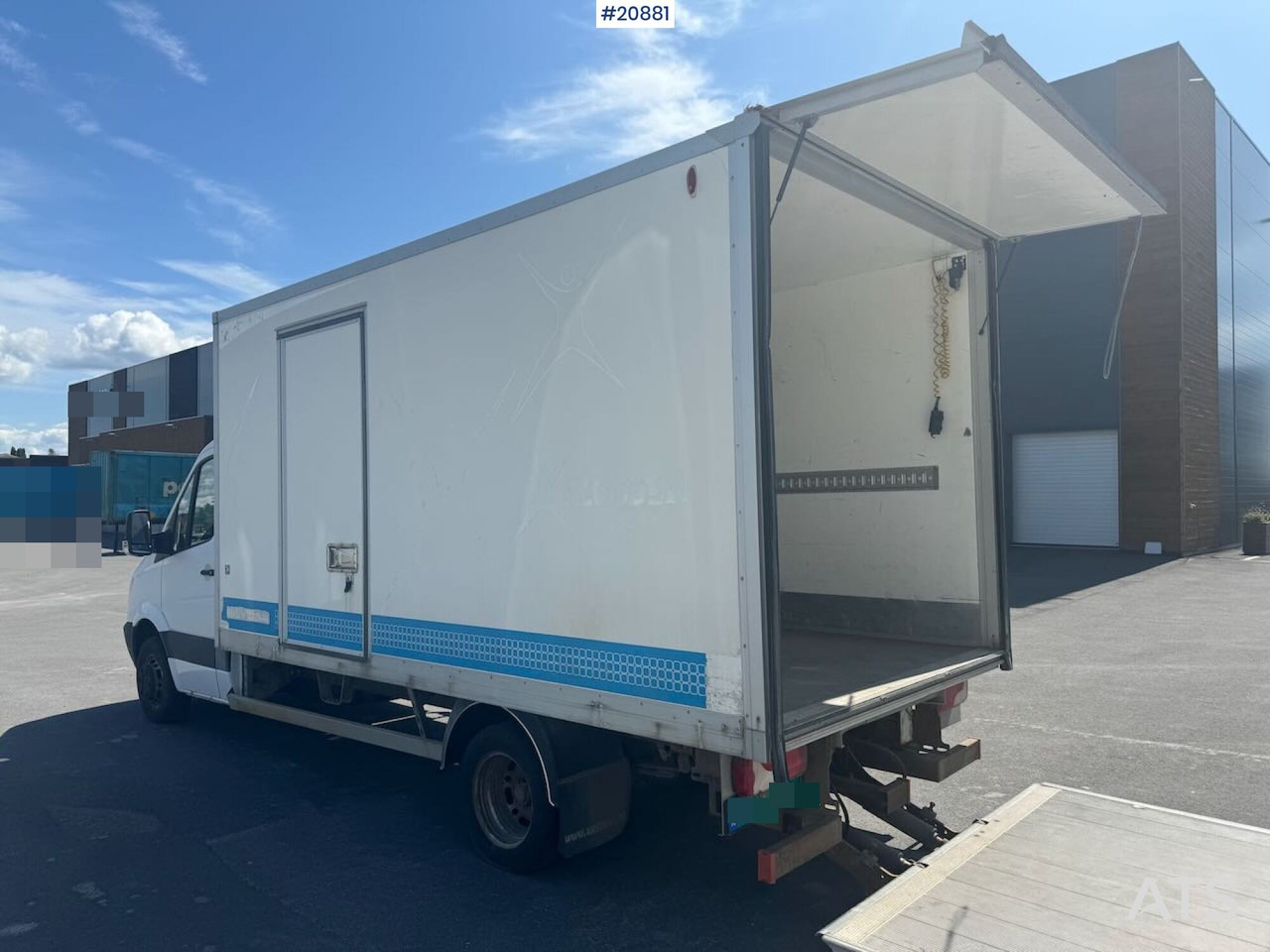 Mercedes SPRINTER - Dobozos kisteherautó: 5 kép. Mercedes SPRINTER - Dobozos kisteherautó: 5 kép.